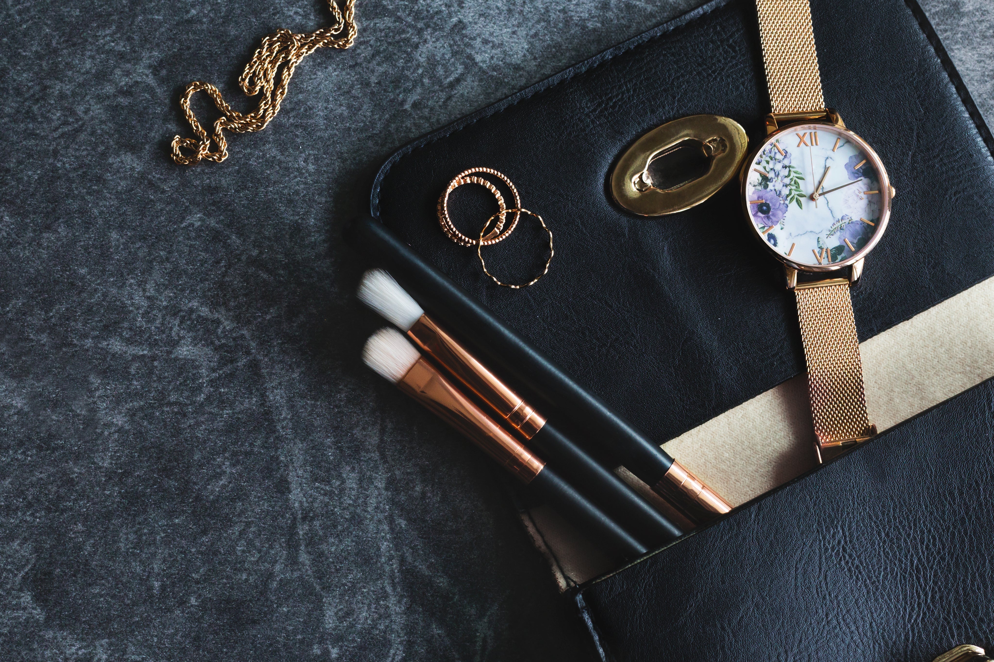 How Accessories Define Personal Style – RAFI & CO.