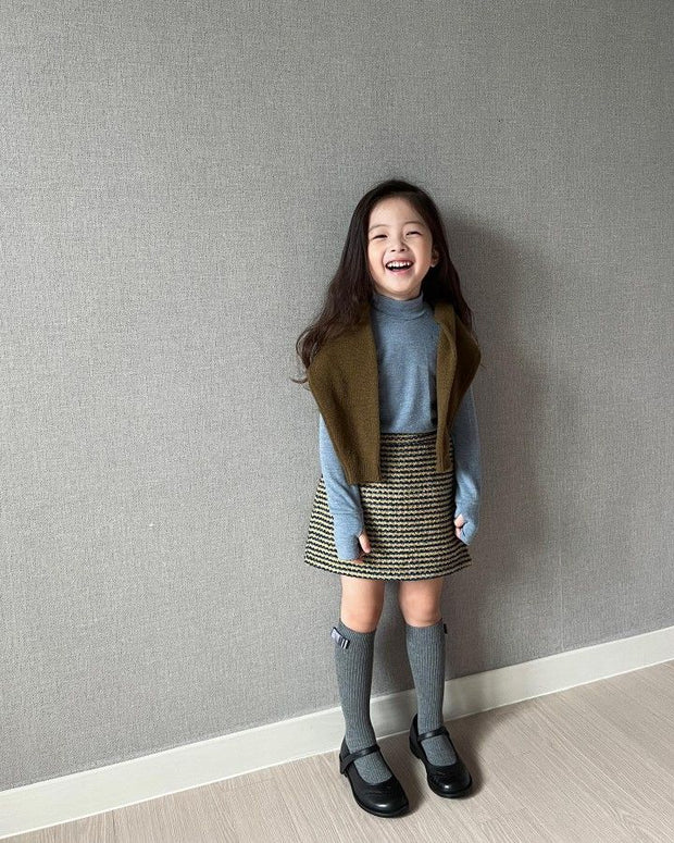 Girls Modern Knit Vest Outfit – Long Sleeve Top, Textured Skirt & Layered Look