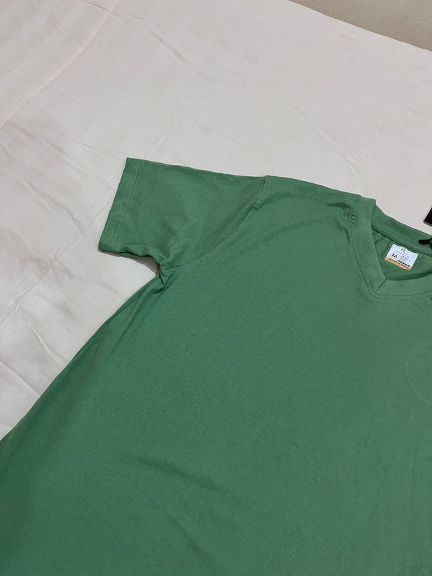 Premium Men Casual Green V Neck Tee For Everyday Minimalist Style