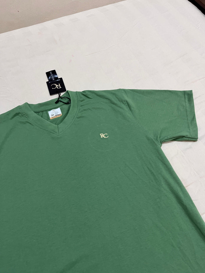 Premium Men Casual Green V Neck Tee For Everyday Minimalist Style